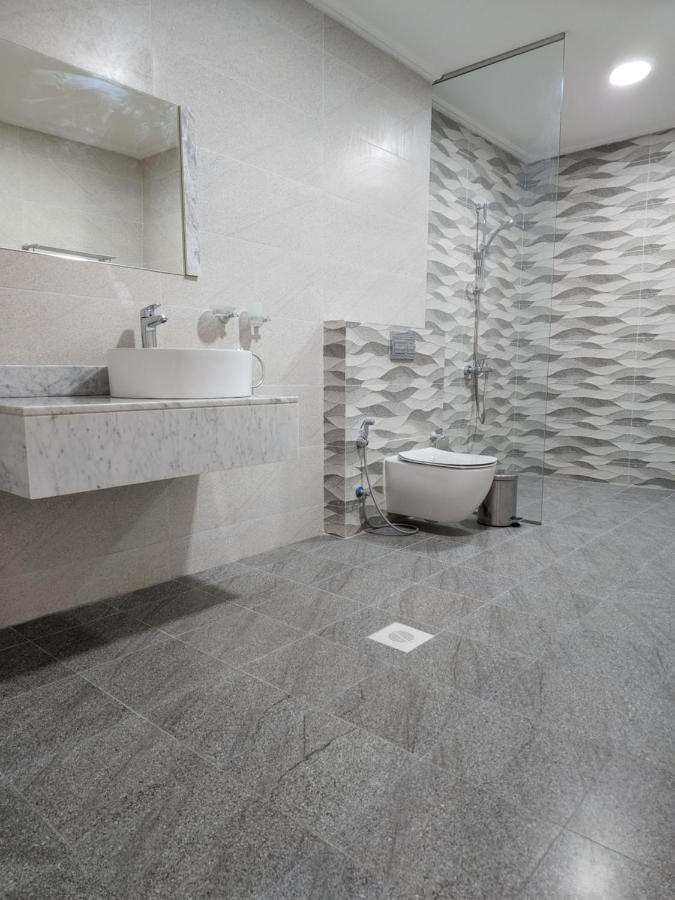 Imperial Suites Hotel Manama Exterior foto