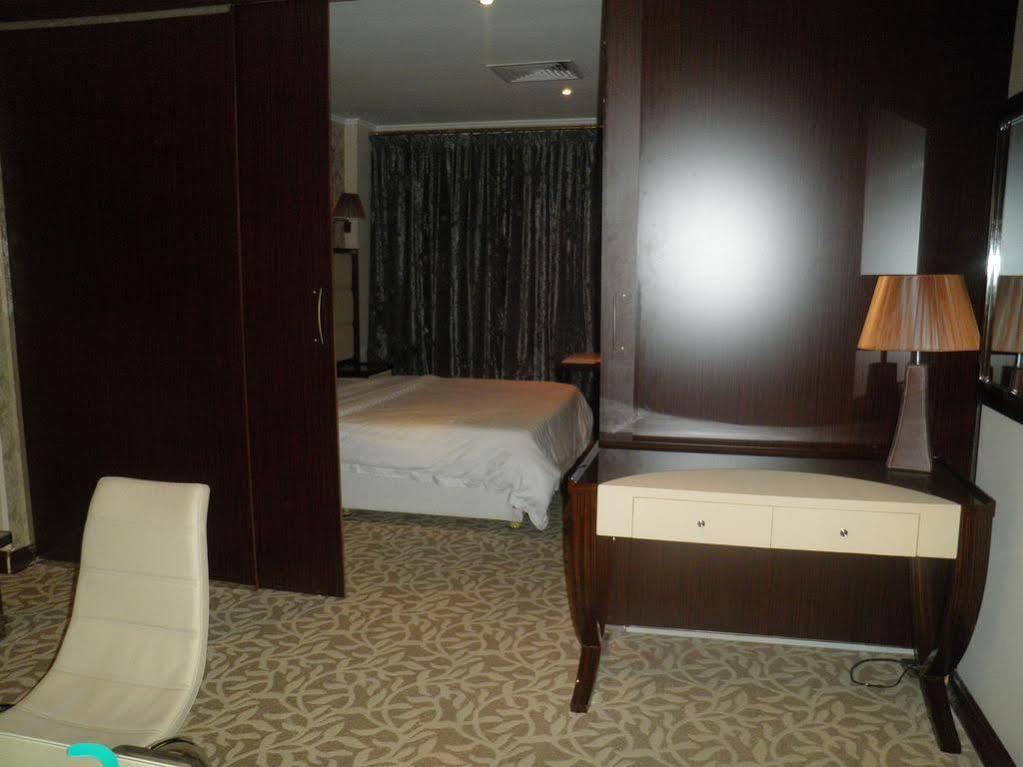 Imperial Suites Hotel Manama Exterior foto